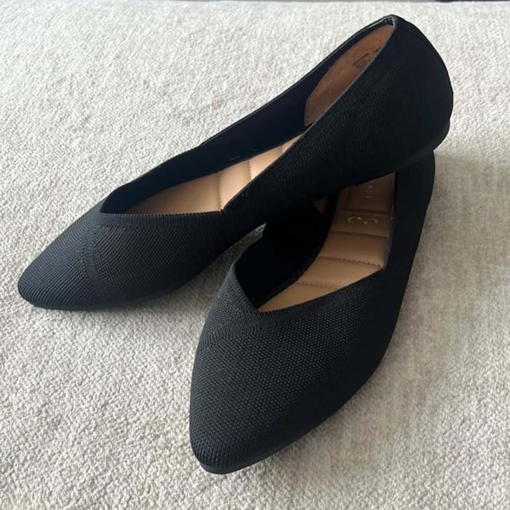 Kelly & Katie Black Pointed Toe Flats